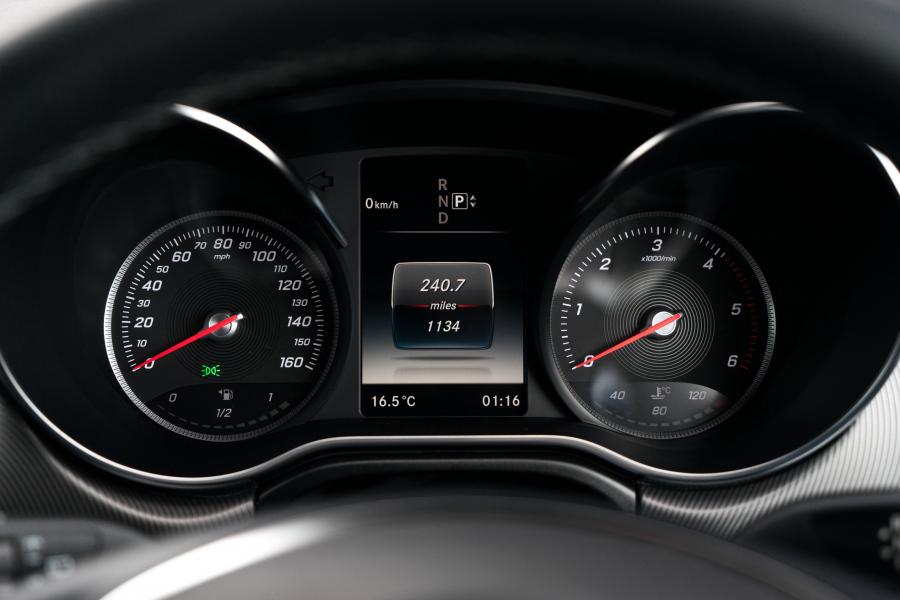  Mercedes-Benz V250 BlueTec Extralang Avantgarde 2015 года  (UK) (фото 19 из 24)